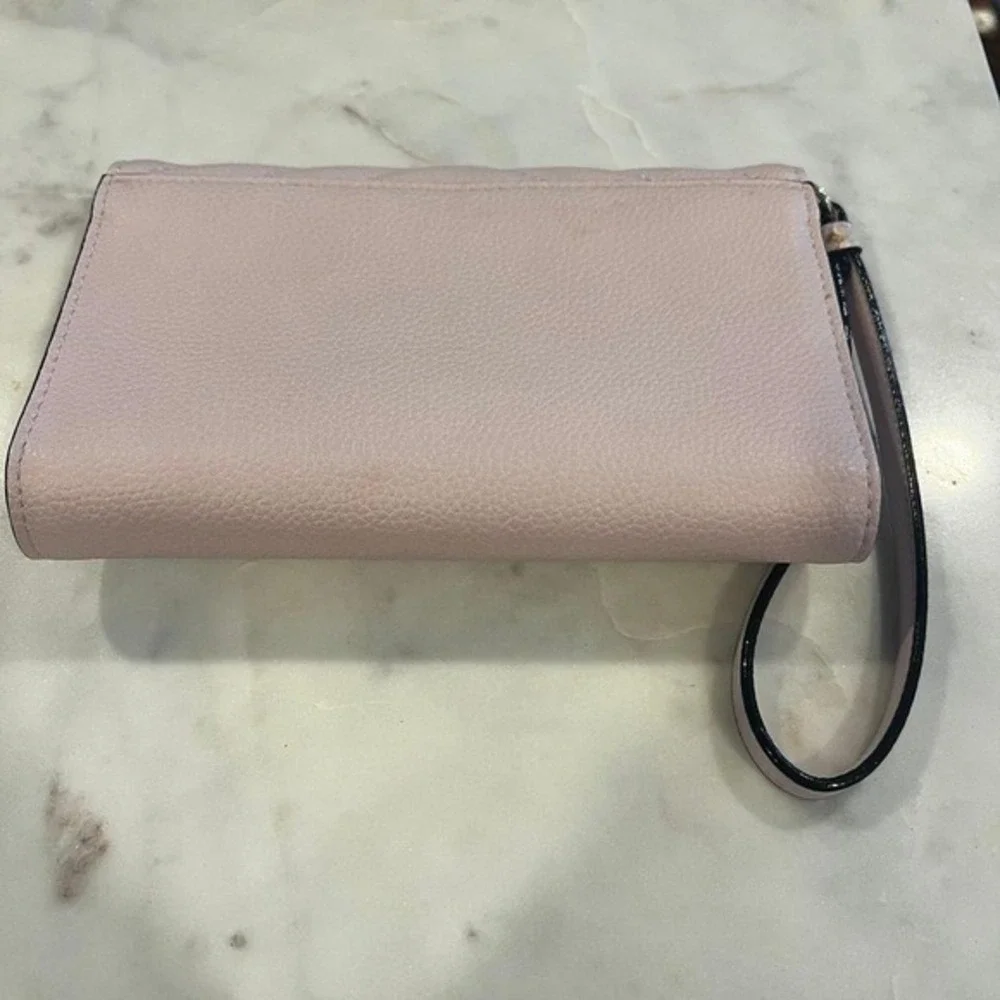 Victoria Secret Wristlet Wallet/Phone Case Purse Soft Pink. Holds phone up to 6